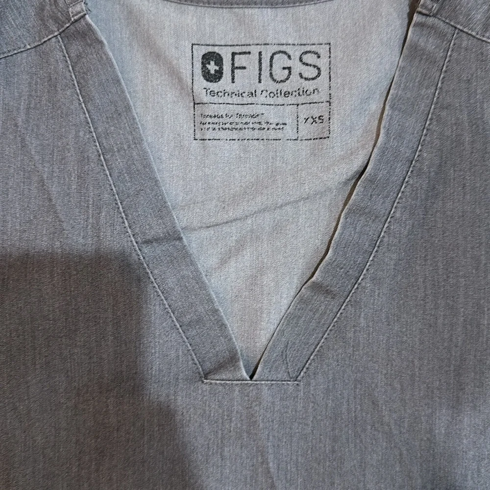 FIGS scrub set, gently used, great condition!  Size XXS top and bottom. - Picture 3 of 5